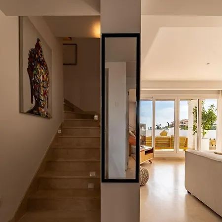 Penthouse With Sea View, Gym & Pool In Puerto Banus Marbella