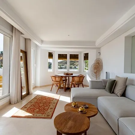 Apartment Penthouse With Sea View, Gym & Pool In Puerto Banus