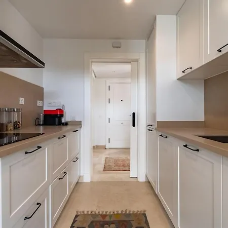 Apartment Penthouse With Sea View, Gym & Pool In Puerto Banus Marbella