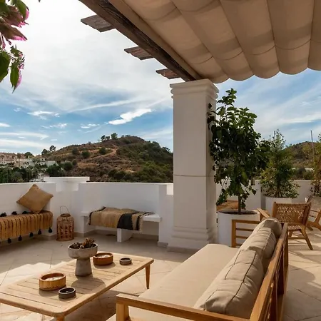 Apartment Penthouse With Sea View, Gym & Pool In Puerto Banus Marbella