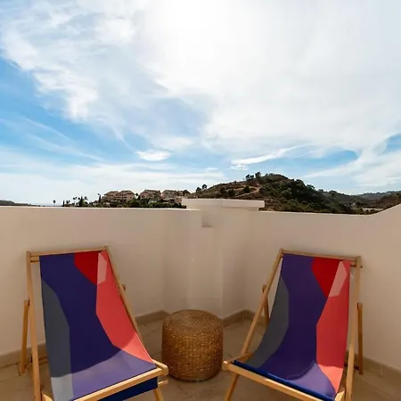 Penthouse With Sea View, Gym & Pool In Puerto Banus
