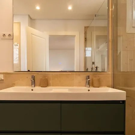 Apartment Penthouse With Sea View, Gym & Pool In Puerto Banus Marbella