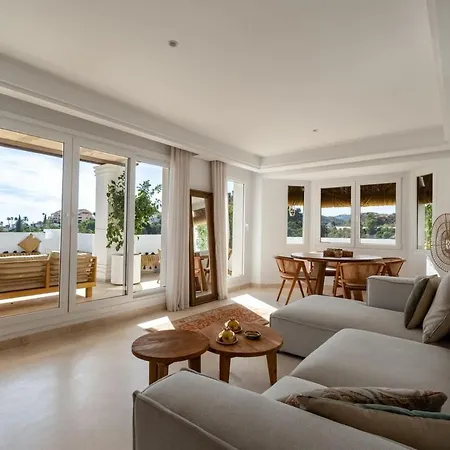 Apartment Penthouse With Sea View, Gym & Pool In Puerto Banus Marbella