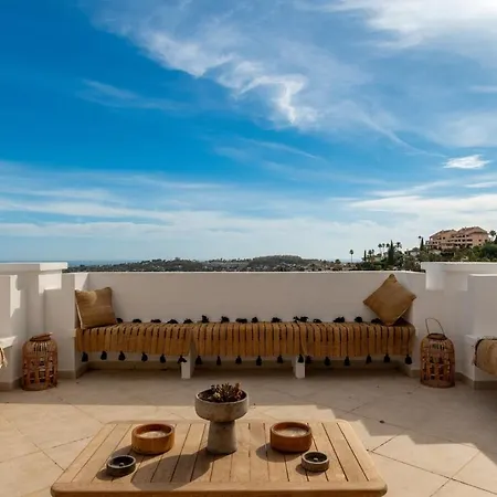 Apartment Penthouse With Sea View, Gym & Pool In Puerto Banus *