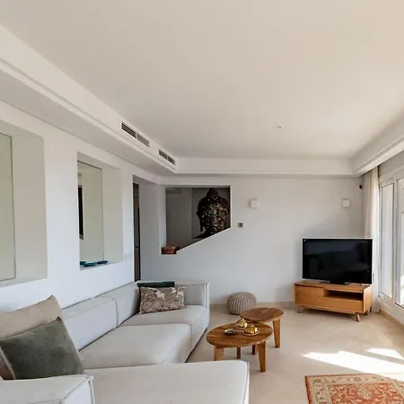 Penthouse With Sea View, Gym & Pool In Puerto Banus Apartment