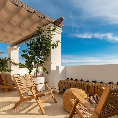 Apartment Penthouse With Sea View, Gym & Pool In Puerto Banus Marbella