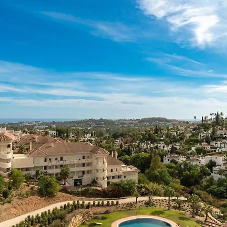 Apartment Penthouse With Sea View, Gym & Pool In Puerto Banus *